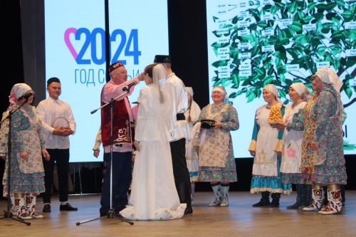 В районно-городском Дворце культуры прошел муниципальный этап фестиваля родословных «Эхо веков в истории семьи»