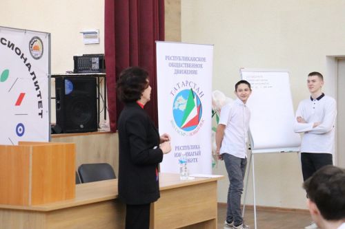 Азнакай техникумында гаилә белеменнән дәрес үтте