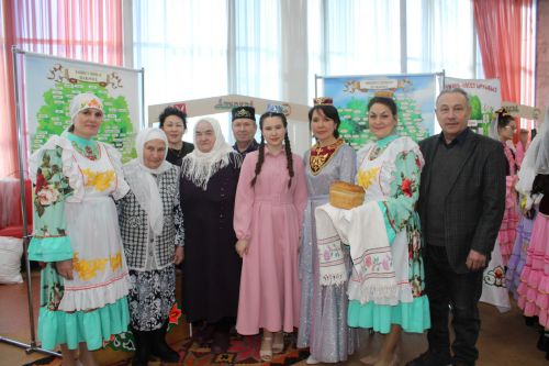 В районно-городском Дворце культуры прошел муниципальный этап фестиваля родословных «Эхо веков в истории семьи»