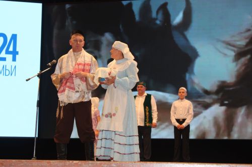 В районно-городском Дворце культуры прошел муниципальный этап фестиваля родословных «Эхо веков в истории семьи»