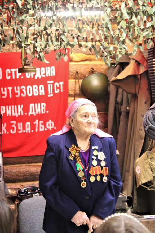 В музее Центра детского творчества города Азнакаево, состоялась встреча с ветераном тыла