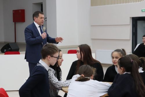 Азнакайда яшүсмерләр клубы проекты буенча әңгәмә үткәрелде