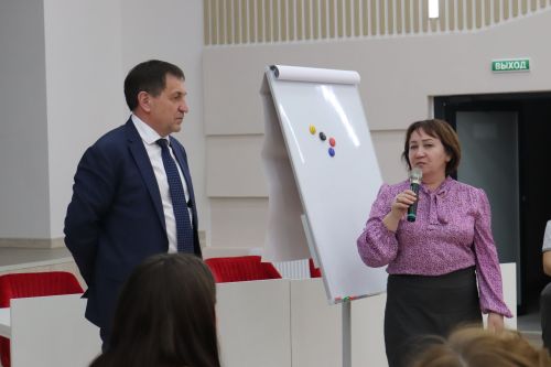 Азнакайда яшүсмерләр клубы проекты буенча әңгәмә үткәрелде