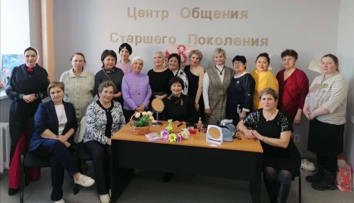В Центре общения старшего поколения города Азнакаево состоялось весеннее мероприятие «День красоты», посвященный Международному женскому дню