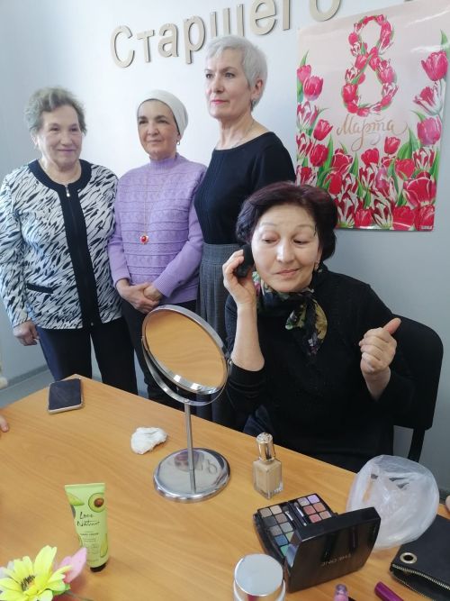 В Центре общения старшего поколения города Азнакаево состоялось весеннее мероприятие «День красоты», посвященный Международному женскому дню
