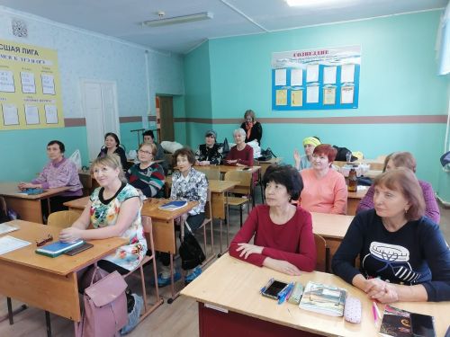С приходом весны завершились курсы английского языка для представителей старшего поколения
