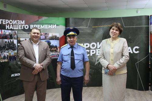 В Азнакаево состоялось открытие передвижной выставки, посвященной участникам СВО