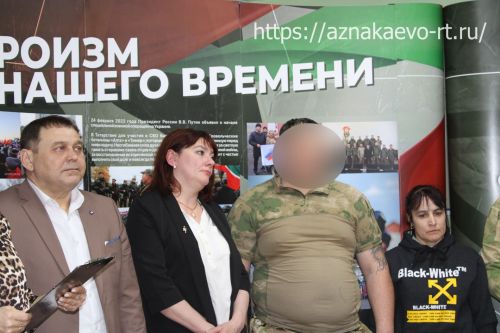 В Азнакаево состоялось открытие передвижной выставки, посвященной участникам СВО