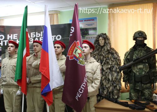 В Азнакаево состоялось открытие передвижной выставки, посвященной участникам СВО
