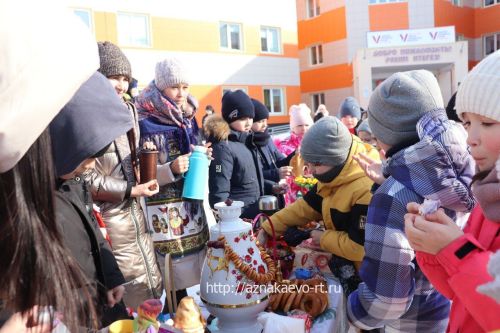Азнакай укучылары Май чабуда күңел ачтылар
