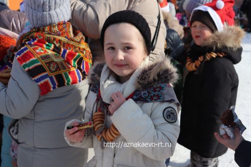Азнакай укучылары Май чабуда күңел ачтылар