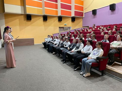 В Культурном центре города прошла беседа «Мир вокруг нас: искусство, культура и традиции»