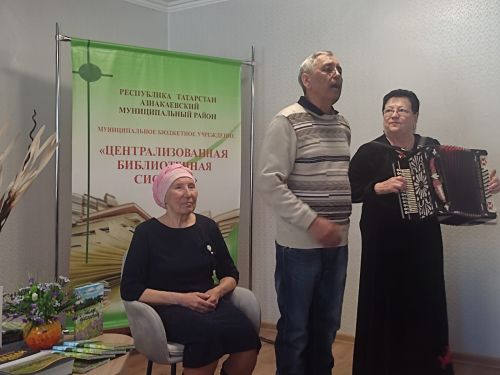 «Гөлстан» әдәби берләшмәсе әгъзасы Роза Галиәхмәтованың «Хисләр дулкынында» дип аталган тәүге китабы яңа гына табадан төште