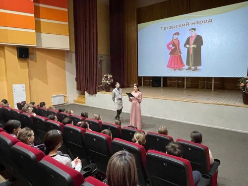 В Культурном центре города прошла беседа «Мир вокруг нас: искусство, культура и традиции»