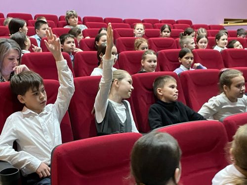 В Культурном центре города прошла беседа «Мир вокруг нас: искусство, культура и традиции»
