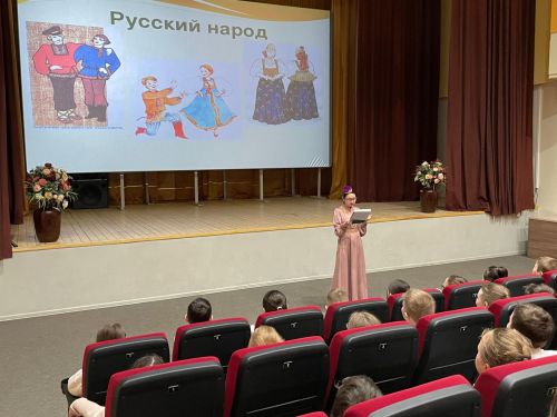 В Культурном центре города прошла беседа «Мир вокруг нас: искусство, культура и традиции»