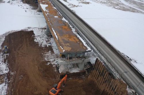 В Татарстане завершили надвижку пролетного строения моста через реку Мензеля