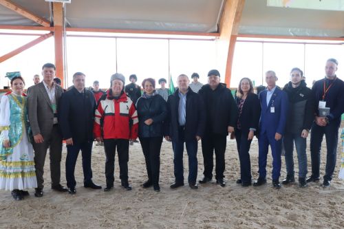 Азнакайда ат өстендә көрәш ярышлары булды