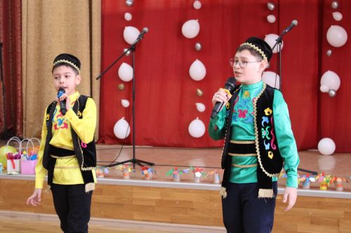 В первой школе города Азнакаево весело отметили 23 февраля и 8 марта