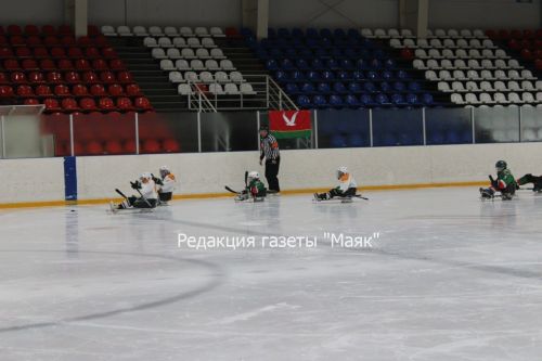 Азнакайда следж-хоккей фестивале бара