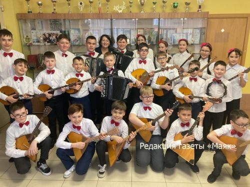 Азнакай балалар сәнгать мәктәбе укучылары уңышлары белән сөендерәләр