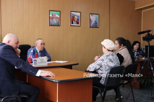Дәүләт Советы депутаты Таһир Һадиев азнакайлыларны кабул итте
