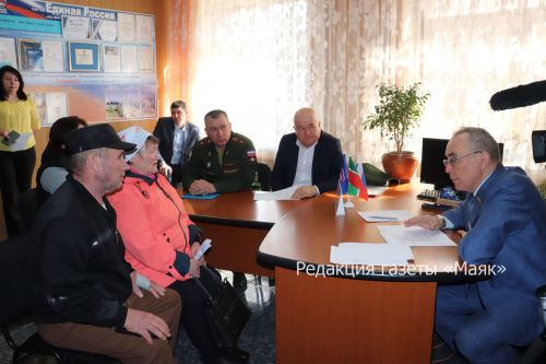 Дәүләт Советы депутаты Таһир Һадиев азнакайлыларны кабул итте