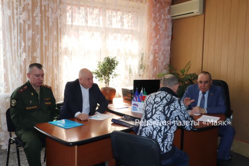 Дәүләт Советы депутаты Таһир Һадиев азнакайлыларны кабул итте