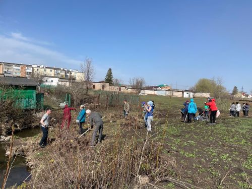 Азнакаевцы приняли активное участие на городском субботнике