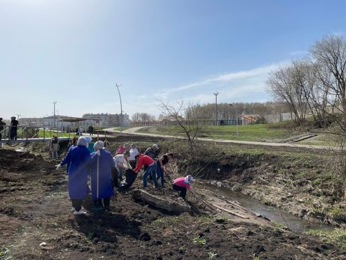 Азнакаевцы приняли активное участие на городском субботнике