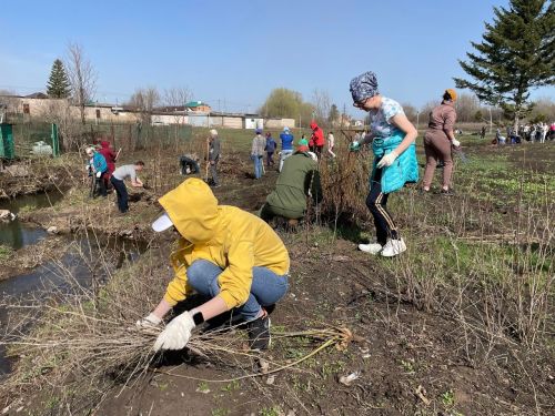 Азнакаевцы приняли активное участие на городском субботнике