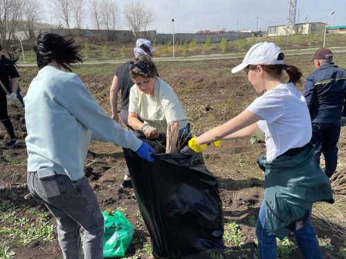 Азнакаевцы приняли активное участие на городском субботнике