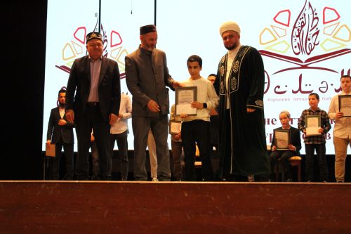 В Азнакаево проходит конкурс чтецов Корана наизусть