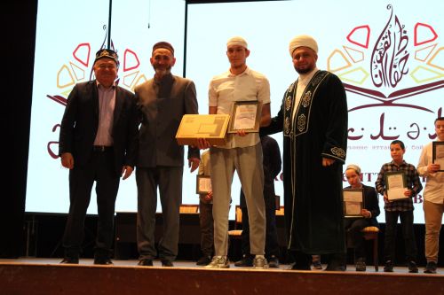 В Азнакаево проходит конкурс чтецов Корана наизусть