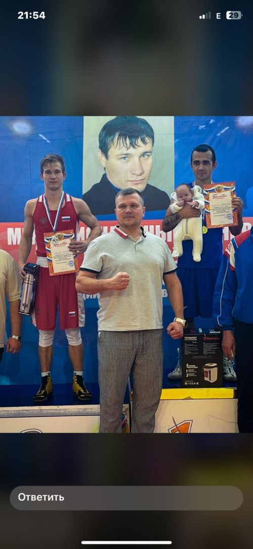 Азнакай боксчылары медаль арты медаль яулый