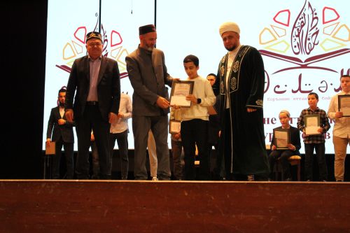 В Азнакаево проходит конкурс чтецов Корана наизусть