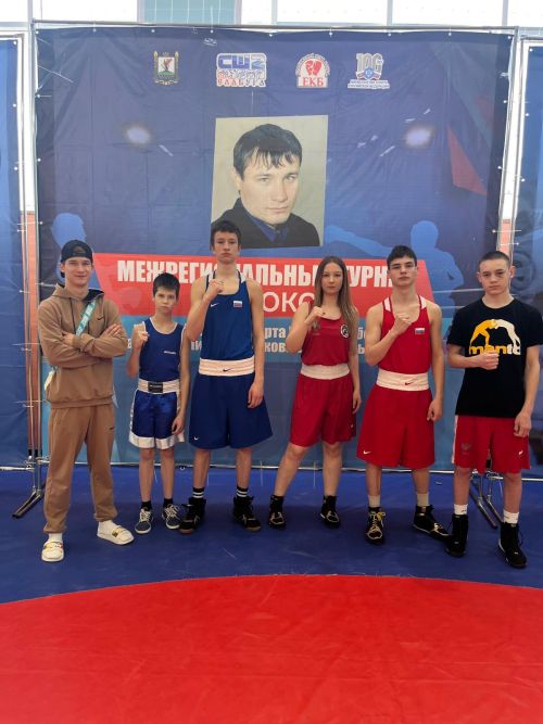 Азнакай боксчылары медаль арты медаль яулый