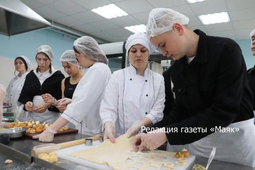 Азнакай техникумында Ачык ишекләр көне үтте