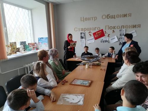 27 апреля в Центре общения старшего поколения прошел мастер-класс «Георгиевская ленточка»