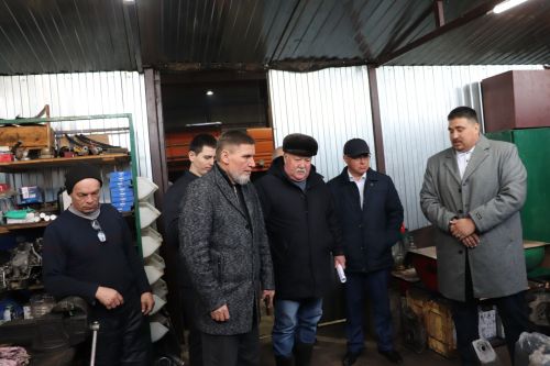 Азнакай механизаторлары язгы кыр эшләренә әзер