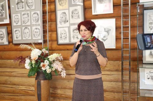 Азнакай төбәкне өйрәнү музеенда рәссам Марат Әфләтуновның шәхси картиналар күргәзмәсе ачылды