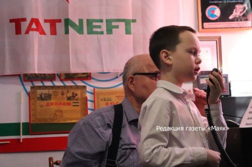 Азнакай галәм белән элемтәдә