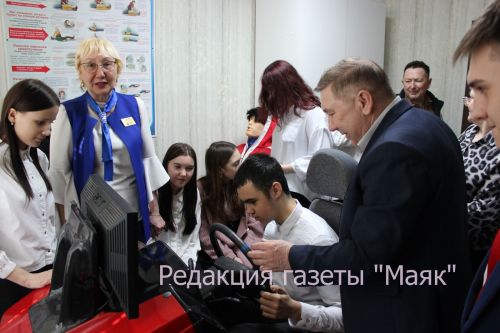 Азнакайда мәктәп укучылары юл хәрәкәте кагыйдәләрен белүдә ярыштылар