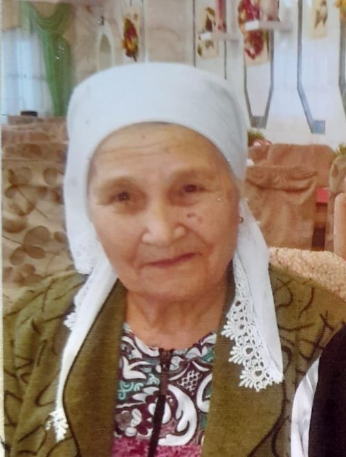 Югары Стәрле авылында яшәүче ветеран, сугыш чоры баласы  84 яшьлек Флюра Миннегалиева шигырьләр яза