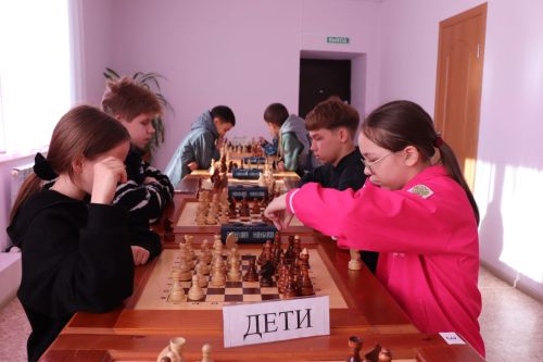 Азнакайның оста гаиләләре шахматта көч сынашты