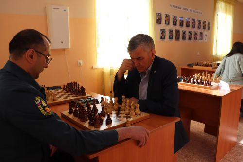 Азнакайның оста гаиләләре шахматта көч сынашты