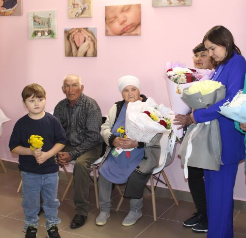 В Азнакаевском районе поздравили с рождением четвертого ребенка семью участника специальной военной операции