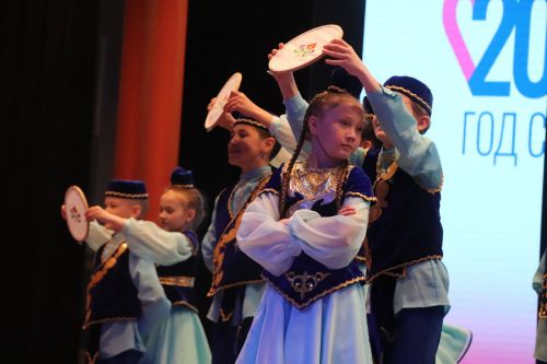 Азнакай сәнгать мәктәбендә укучы 71 бала кулларына таныклык алды