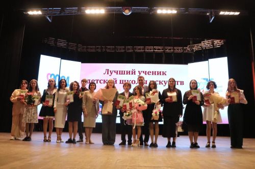 Азнакай сәнгать мәктәбендә укучы 71 бала кулларына таныклык алды