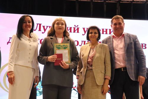 Азнакай сәнгать мәктәбендә укучы 71 бала кулларына таныклык алды